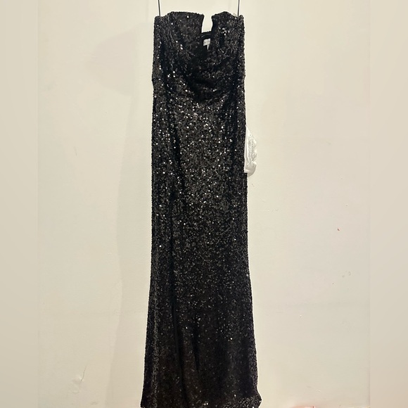 Fernanda Sequin Strapless Gown
Dress the Population